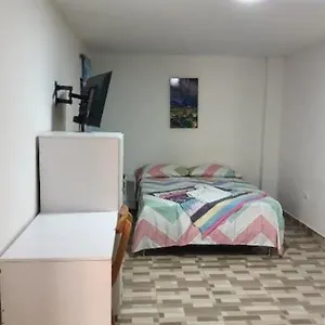 Aparta Estudio Cerca Al Poblado Apartamento